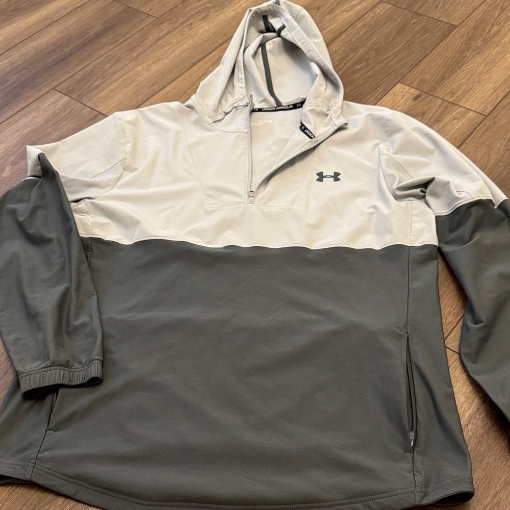 Under Armour Men's Gray and Cream Windbreaker